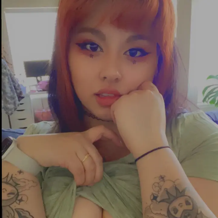 ✨ Your comfy online girlfriend ✨