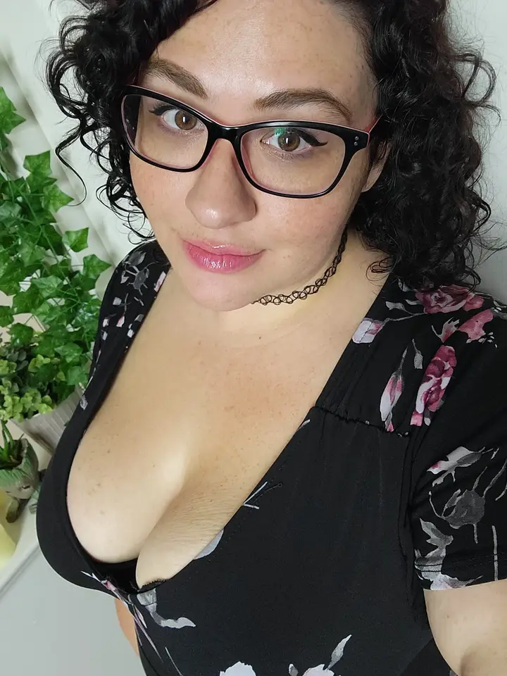 Cute BBW Leah Lavender