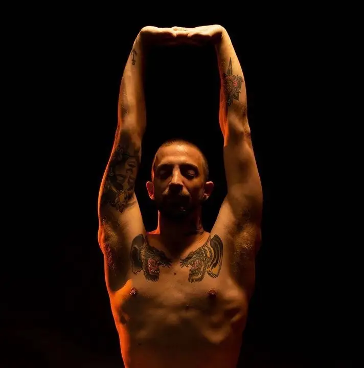 NAKED YOGA MEN
