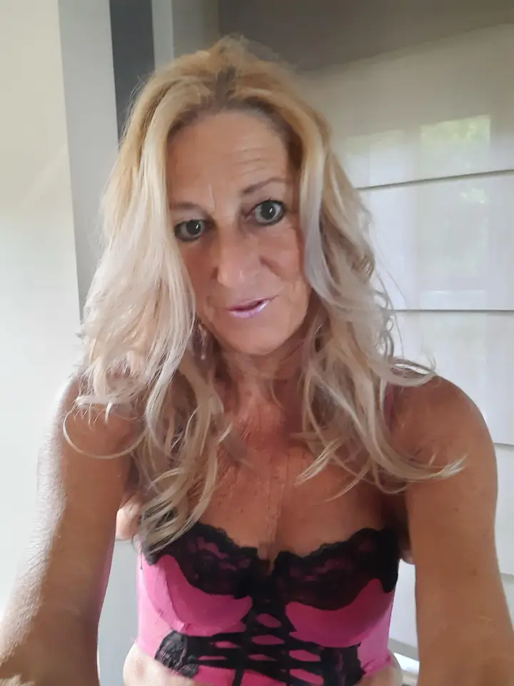 Nylons and Heels fetish Lady "Kyra"