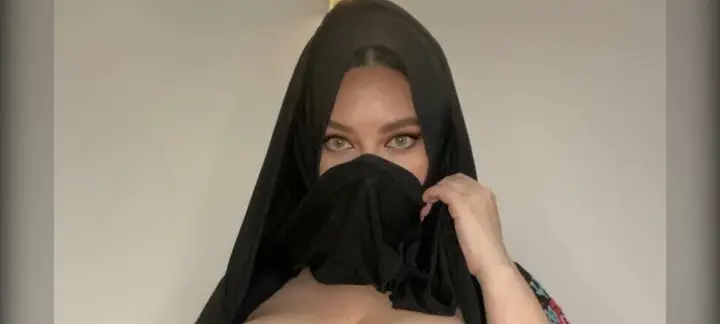 @FairuzaPersiana Financial Dominatrix