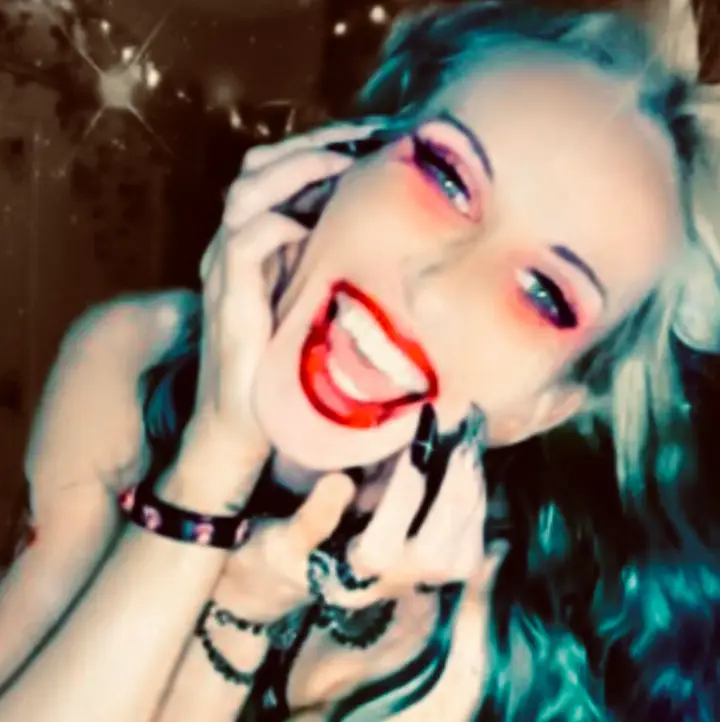 𝕹𝖎𝖓𝖊 𝕸𝖆𝖘𝖙𝖊𝖗𝖘 ᵃᵏᵃ TheAlienQueen