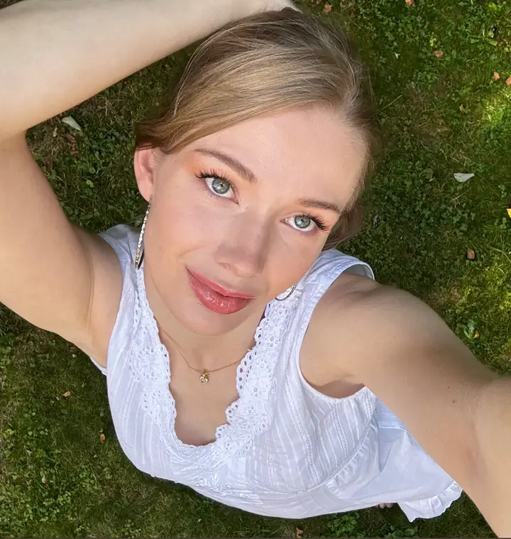 Ella 💖