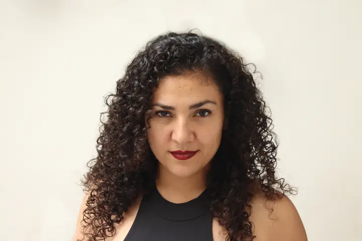 Curly Regia