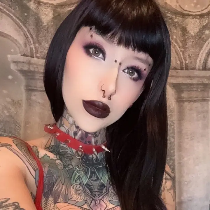 Goth M0mmy Lilli | big tiddy goth m¡lf