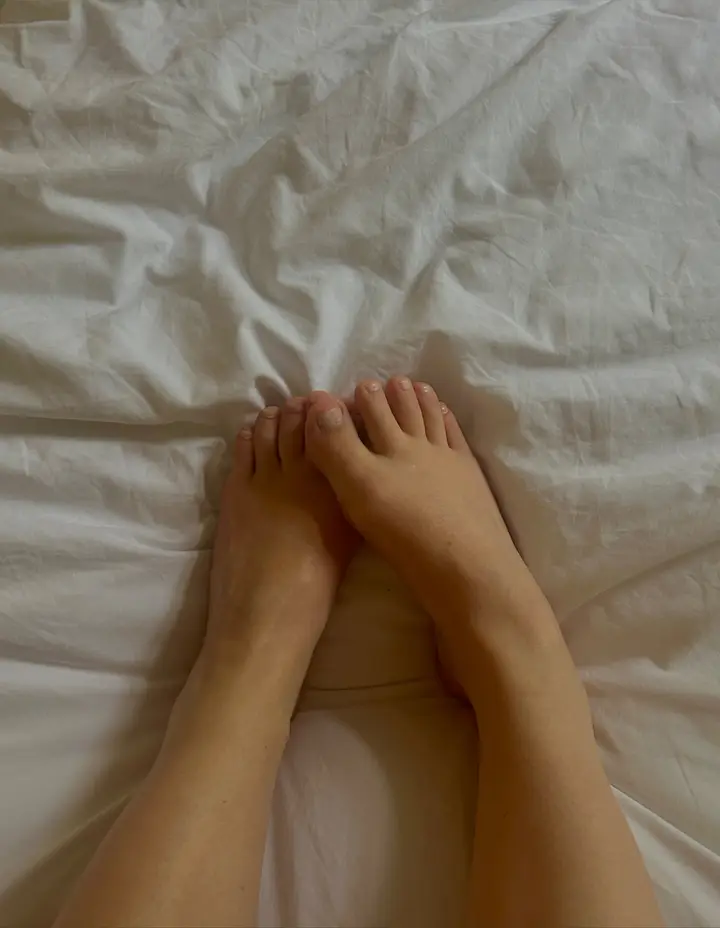 Flirty Feet 🦶🏼🖤