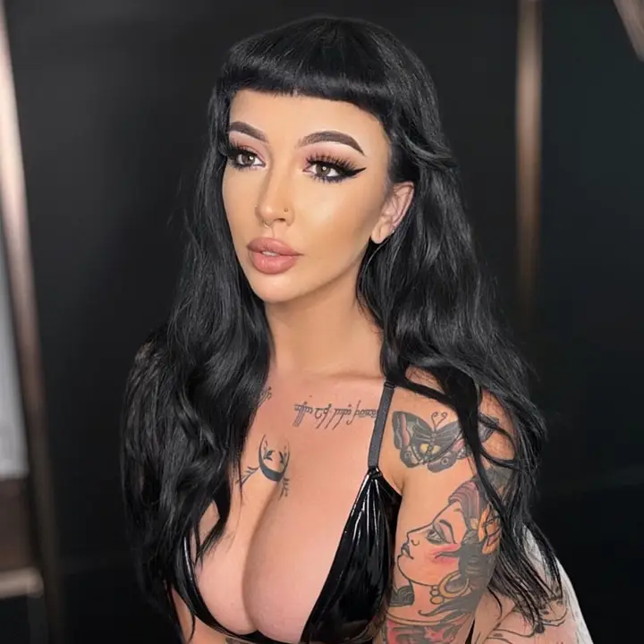 Katrina Oceana 🔞 PUSSY ON WALL