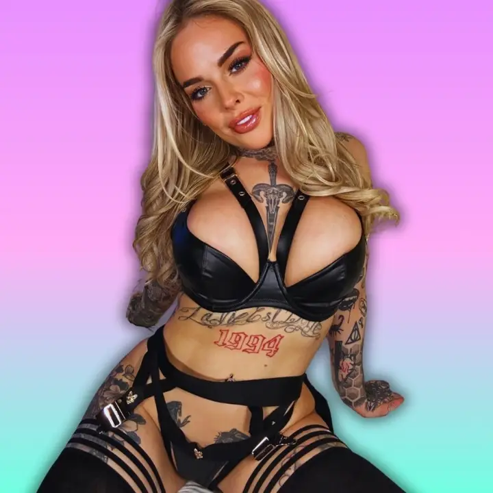 Gia 𝙡𝙤𝙫𝙚𝙨 𝙞𝙩 𝙧𝙖𝙬 😜🥩