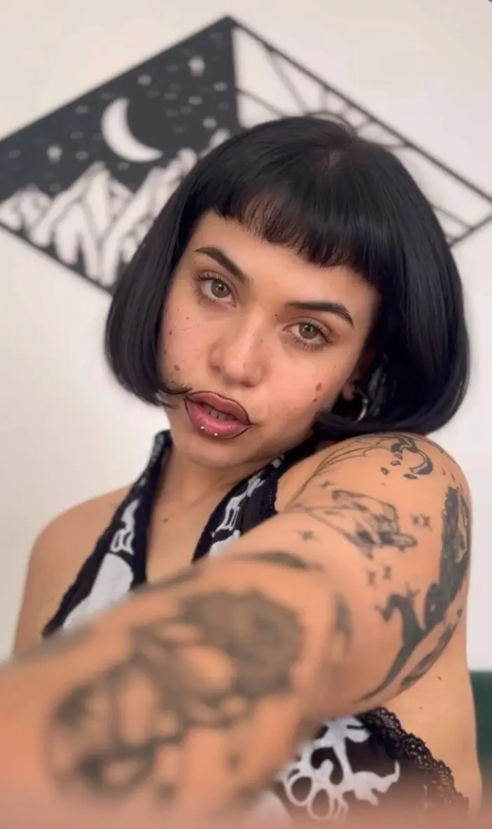 Nasty mika 🦨