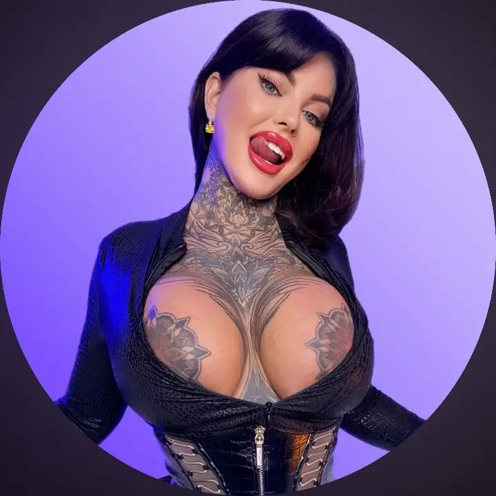 Donna (it’s our sexy secret) 💜 x